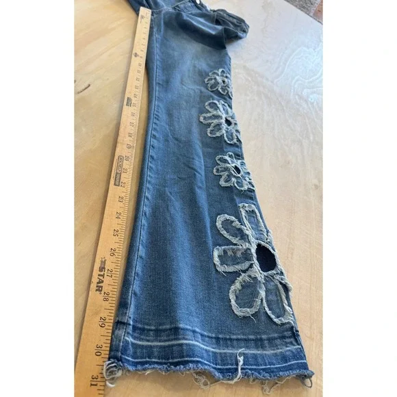 Ashley Mason Premium Daisy Floral Applique Flare Jeans Women's 9/29 Boho Y2K - Picture 5 of 11